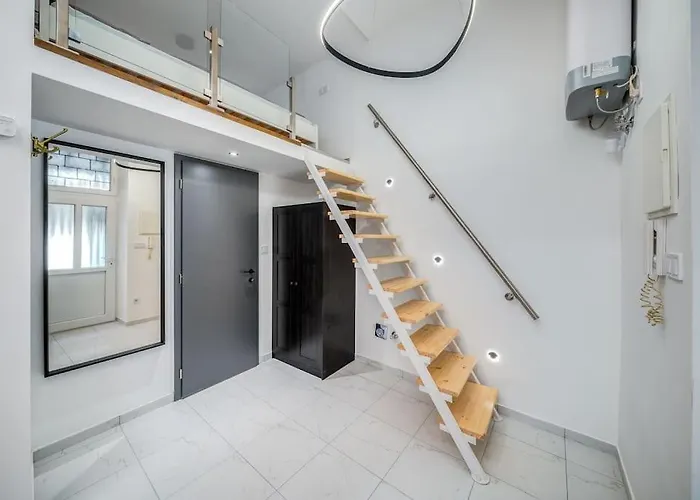 Loft 8 - Cozy Stylish Stay With Parking
