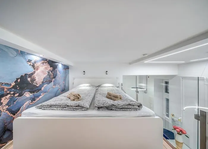 Loft 8 - Cozy Stylish Stay With Parking